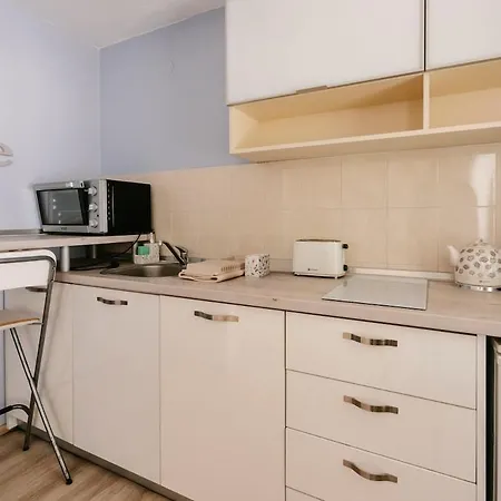 Modern 5 Min From & Center With Private Garden Burgas